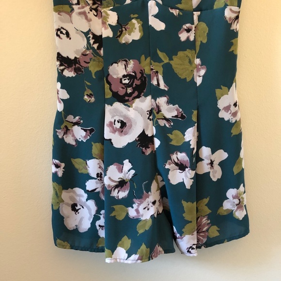 Leith | Floral print romper | Open back | XS - Picture 3 of 6